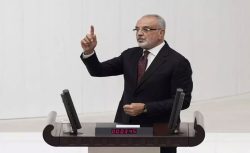 “Ben de alıyorum” dedi, Meclis’i ayağa kaldırdı: Sırrı Sakık’tan ezber bozan çift maaş çıkışı